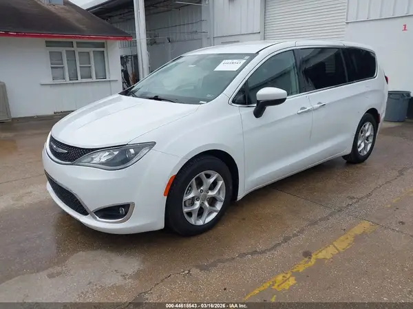 2C4RC1BG7HR811259 2017 CHRYSLER PACIFICA - Image 2