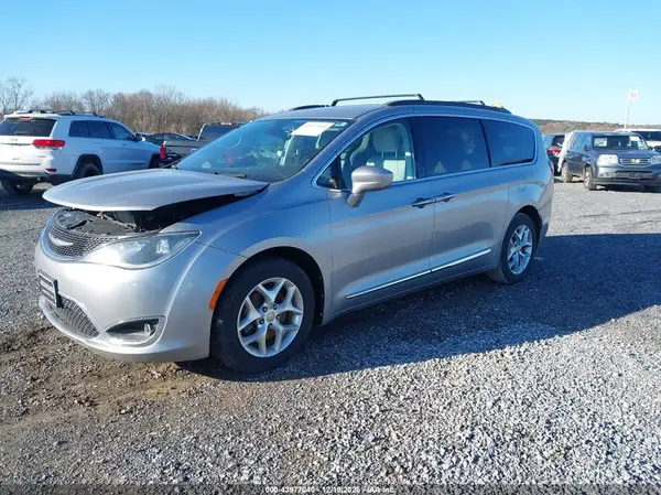 2C4RC1BG7HR820740 2017 CHRYSLER PACIFICA - Image 2
