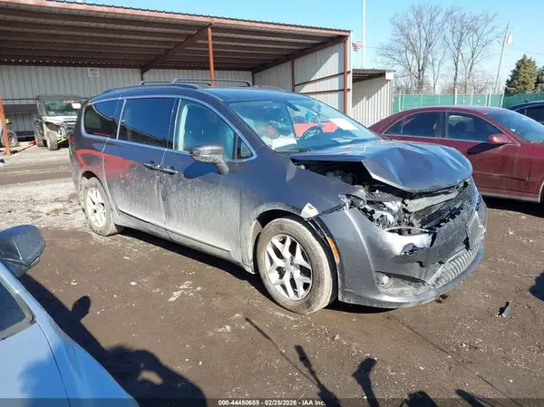 2C4RC1BG7HR820804 2017 CHRYSLER PACIFICA - Image 1