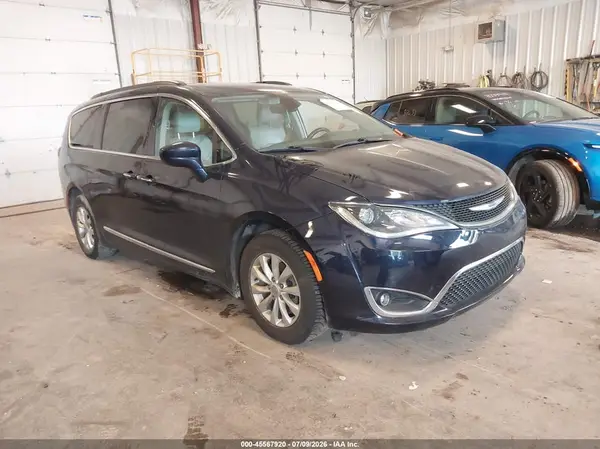 2C4RC1BG7HR823573 2017 CHRYSLER PACIFICA - Image 1