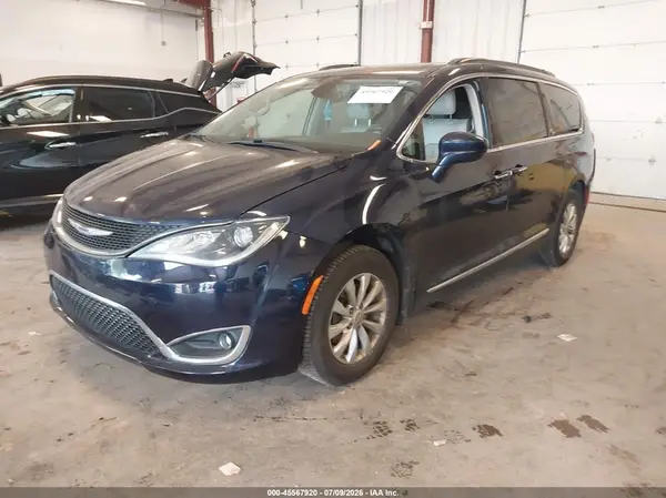 2C4RC1BG7HR823573 2017 CHRYSLER PACIFICA - Image 2