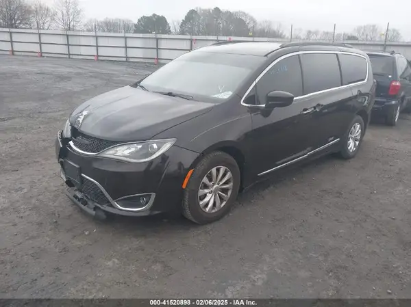 2C4RC1BG7HR823637 2017 CHRYSLER PACIFICA - Image 2