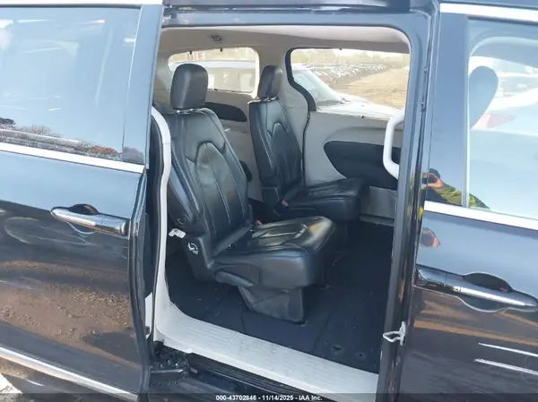 2C4RC1BG7HR831267 2017 CHRYSLER PACIFICA - Image 8
