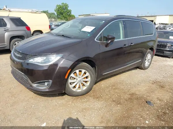 2C4RC1BG7HR832404 2017 CHRYSLER PACIFICA - Image 2