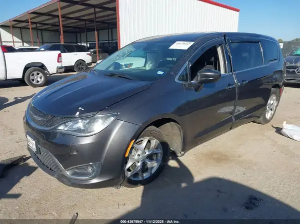 2C4RC1BG7HR841457 2017 CHRYSLER PACIFICA - Image 2