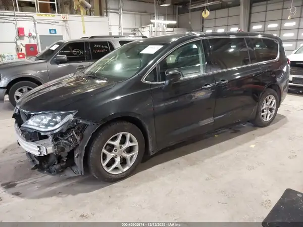 2C4RC1BG7HR844536 2017 CHRYSLER PACIFICA - Image 2