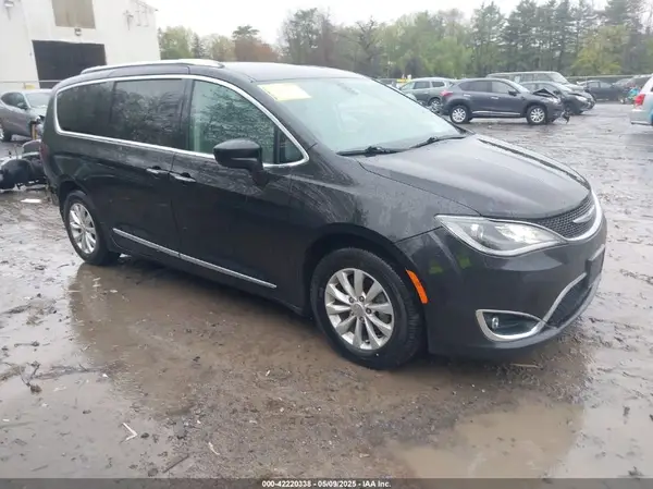 2C4RC1BG7JR109576 2018 CHRYSLER PACIFICA - Image 1