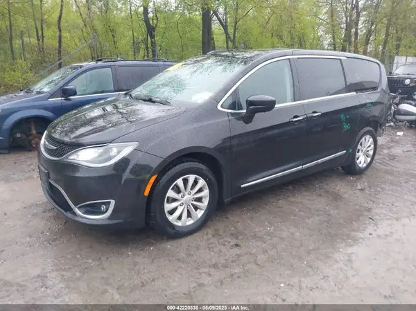 2C4RC1BG7JR109576 2018 CHRYSLER PACIFICA - Image 2