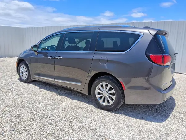 2C4RC1BG7JR119492 2018 CHRYSLER PACIFICA - Image 2