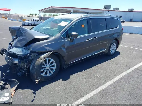 2C4RC1BG7JR119900 2018 CHRYSLER PACIFICA - Image 2