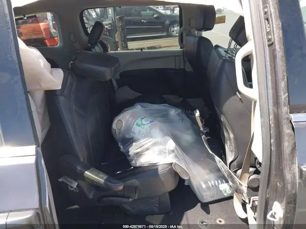 2C4RC1BG7JR119900 2018 CHRYSLER PACIFICA - Image 8