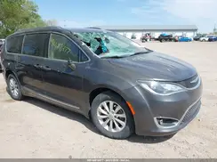 2C4RC1BG7JR120061 2018 CHRYSLER PACIFICA
