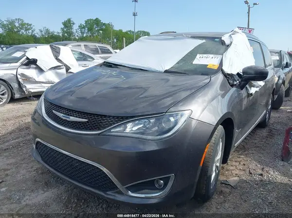 2C4RC1BG7JR120061 2018 CHRYSLER PACIFICA - Image 2