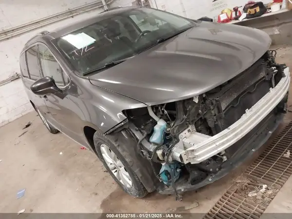 2C4RC1BG7JR122778 2018 CHRYSLER PACIFICA - Image 1