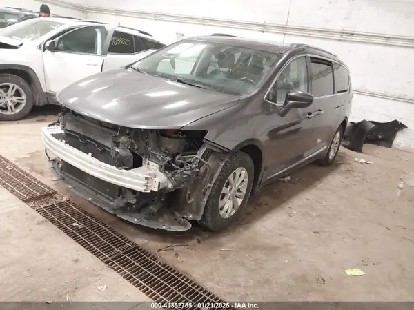 2C4RC1BG7JR122778 2018 CHRYSLER PACIFICA - Image 2