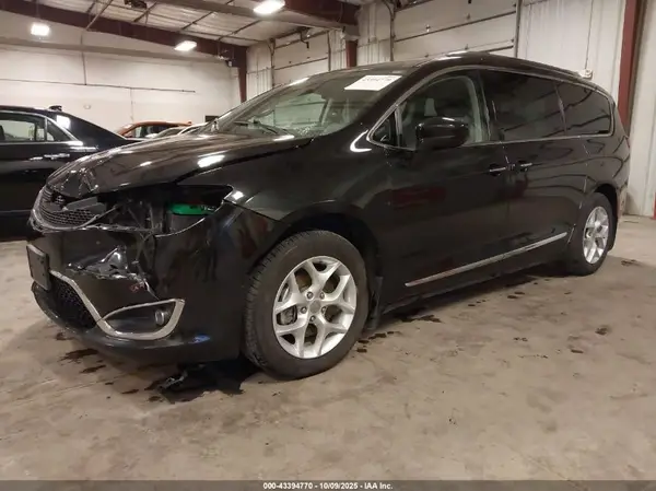 2C4RC1BG7JR123817 2018 CHRYSLER PACIFICA - Image 2