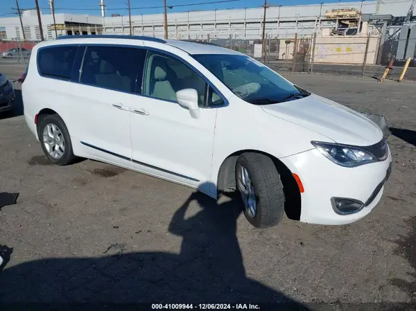 2C4RC1BG7JR130640 2018 CHRYSLER PACIFICA - Image 1