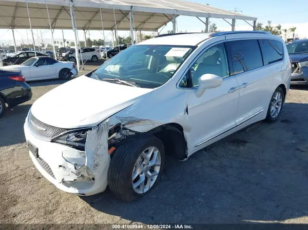 2C4RC1BG7JR130640 2018 CHRYSLER PACIFICA - Image 2