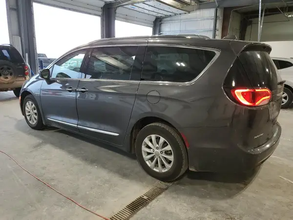 2C4RC1BG7JR142724 2018 CHRYSLER PACIFICA - Image 2