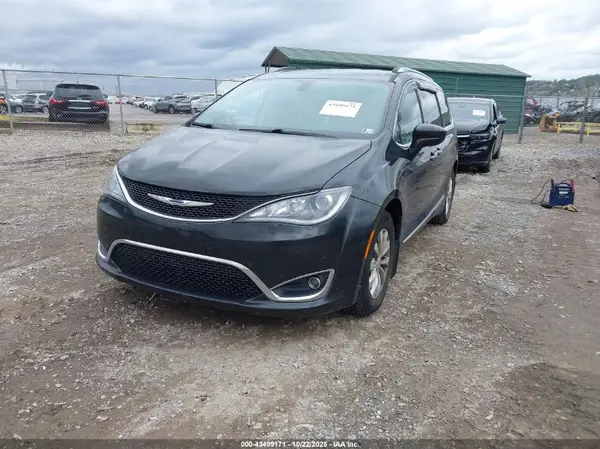 2C4RC1BG7JR148765 2018 CHRYSLER PACIFICA - Image 2