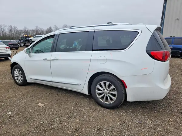 2C4RC1BG7JR149365 2018 CHRYSLER PACIFICA - Image 2