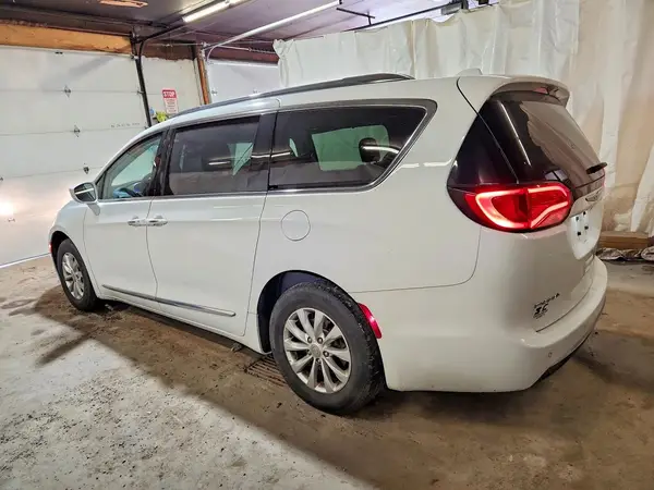2C4RC1BG7JR149379 2018 CHRYSLER PACIFICA - Image 2