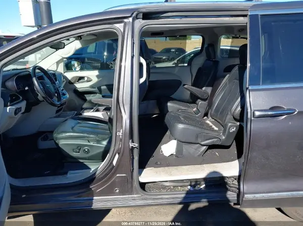 2C4RC1BG7JR185895 2018 CHRYSLER PACIFICA - Image 8