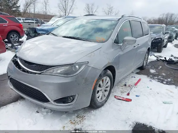 2C4RC1BG7JR192958 2018 CHRYSLER PACIFICA - Image 2