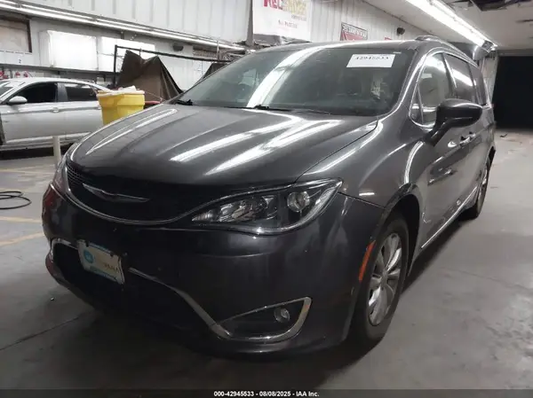 2C4RC1BG7JR214327 2018 CHRYSLER PACIFICA - Image 2