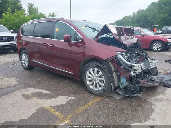 2C4RC1BG7JR217518 2018 CHRYSLER PACIFICA - Image 1