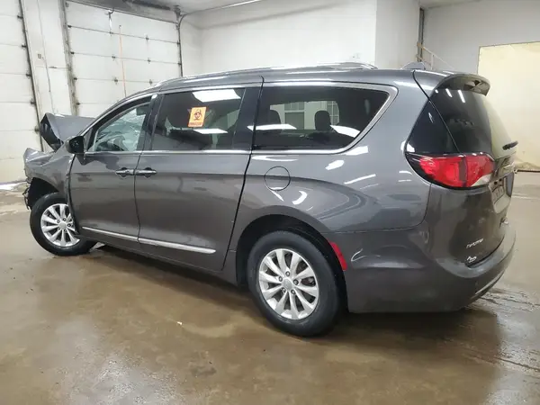 2C4RC1BG7JR228289 2018 CHRYSLER PACIFICA - Image 2
