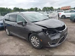 2C4RC1BG7JR235243 2018 CHRYSLER PACIFICA