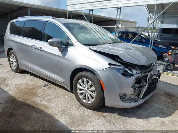 2C4RC1BG7JR246131 2018 CHRYSLER PACIFICA - Image 1