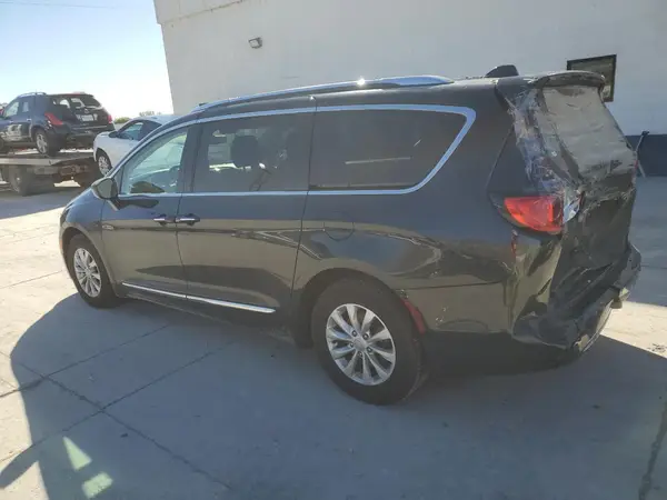 2C4RC1BG7JR246307 2018 CHRYSLER PACIFICA - Image 2