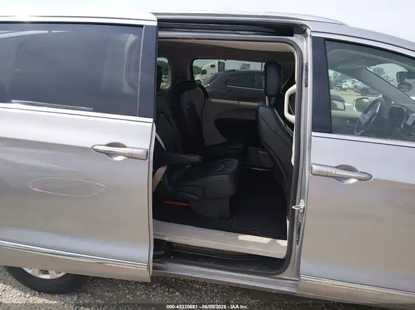 2C4RC1BG7JR260854 2018 CHRYSLER PACIFICA - Image 8