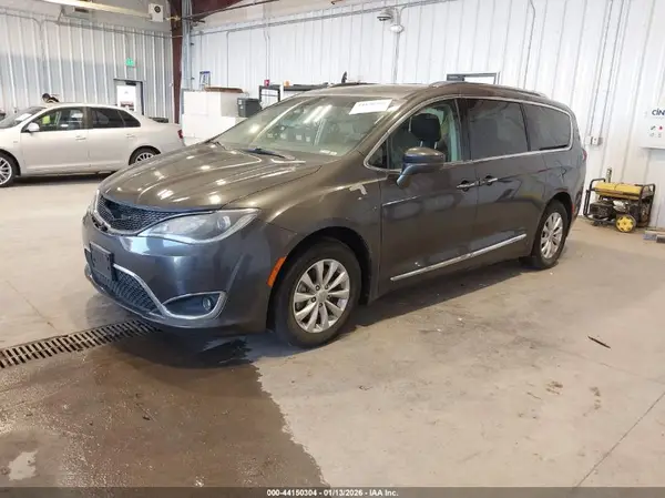 2C4RC1BG7JR269392 2018 CHRYSLER PACIFICA - Image 2
