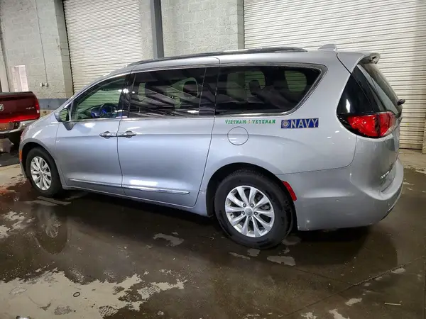 2C4RC1BG7JR269778 2018 CHRYSLER PACIFICA - Image 2