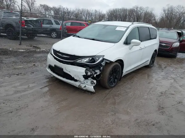 2C4RC1BG7JR275385 2018 CHRYSLER PACIFICA - Image 2