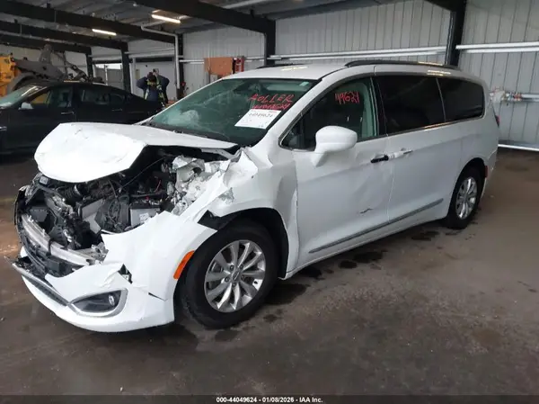 2C4RC1BG7JR287679 2018 CHRYSLER PACIFICA - Image 2