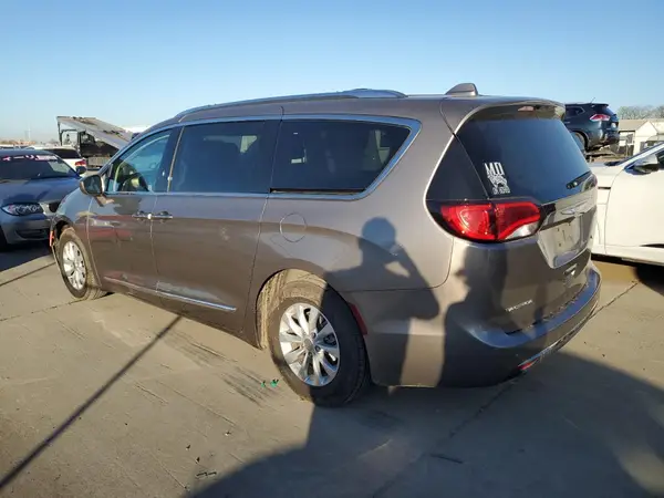 2C4RC1BG7JR292770 2018 CHRYSLER PACIFICA - Image 2