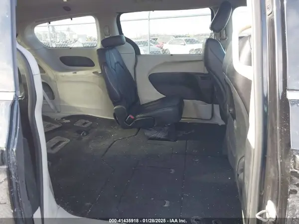 2C4RC1BG7JR322639 2018 CHRYSLER PACIFICA - Image 8