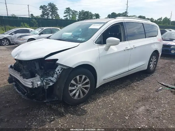 2C4RC1BG7JR353583 2018 CHRYSLER PACIFICA - Image 2