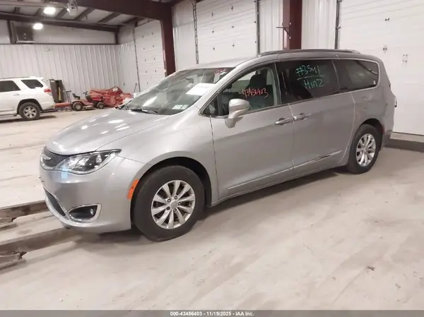 2C4RC1BG7JR354393 2018 CHRYSLER PACIFICA - Image 2