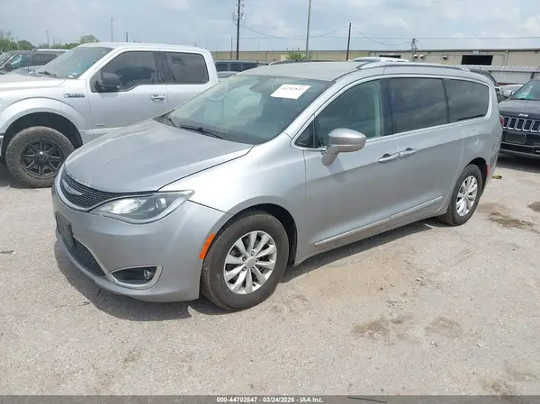 2C4RC1BG7JR356077 2018 CHRYSLER PACIFICA - Image 2