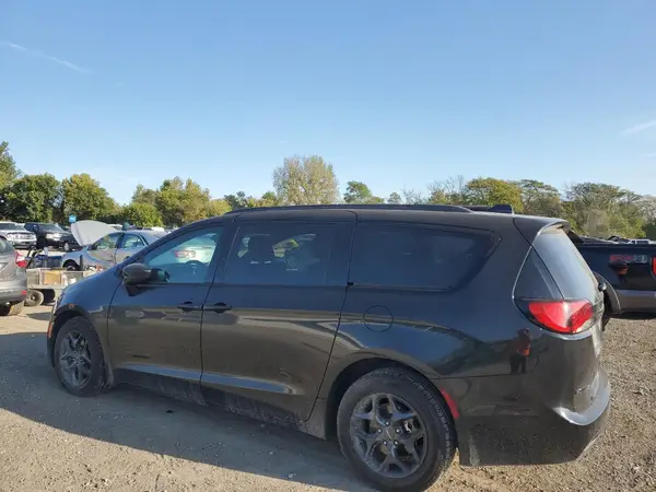 2C4RC1BG7JR362252 2018 CHRYSLER PACIFICA - Image 2