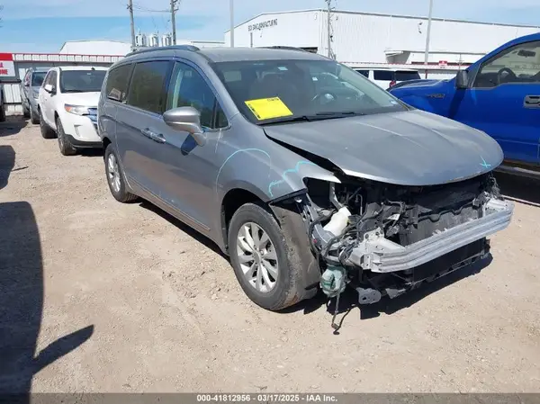 2C4RC1BG7KR554739 2019 CHRYSLER PACIFICA - Image 1
