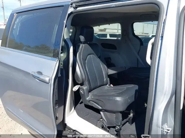 2C4RC1BG7KR554739 2019 CHRYSLER PACIFICA - Image 8