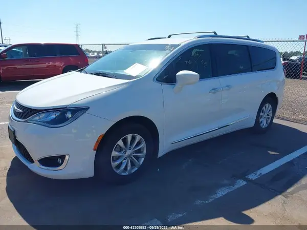 2C4RC1BG7KR592813 2019 CHRYSLER PACIFICA - Image 2