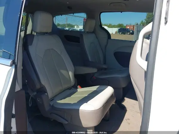 2C4RC1BG7KR592813 2019 CHRYSLER PACIFICA - Image 8
