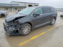 2C4RC1BG7KR597185 2019 CHRYSLER PACIFICA